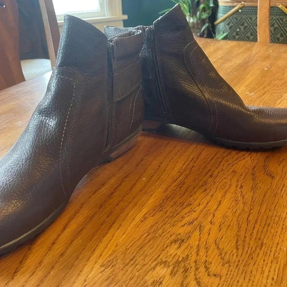 WALKING Cradles Ender Bootie: Brown Tumbled Leather, 8.5 Narrow Like New Bin D - Picture 4 of 8